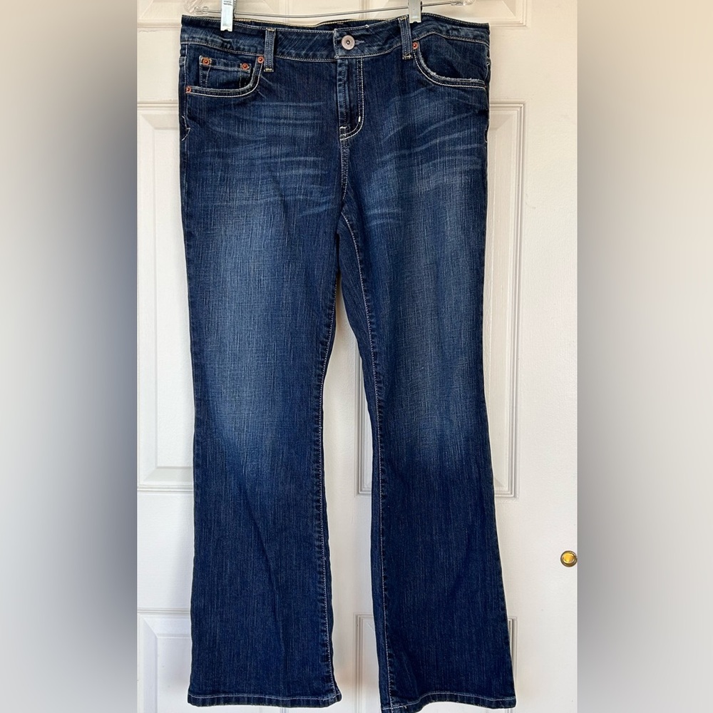 American Eagle Favorite Bootcut Jeans Size 14 Short‎